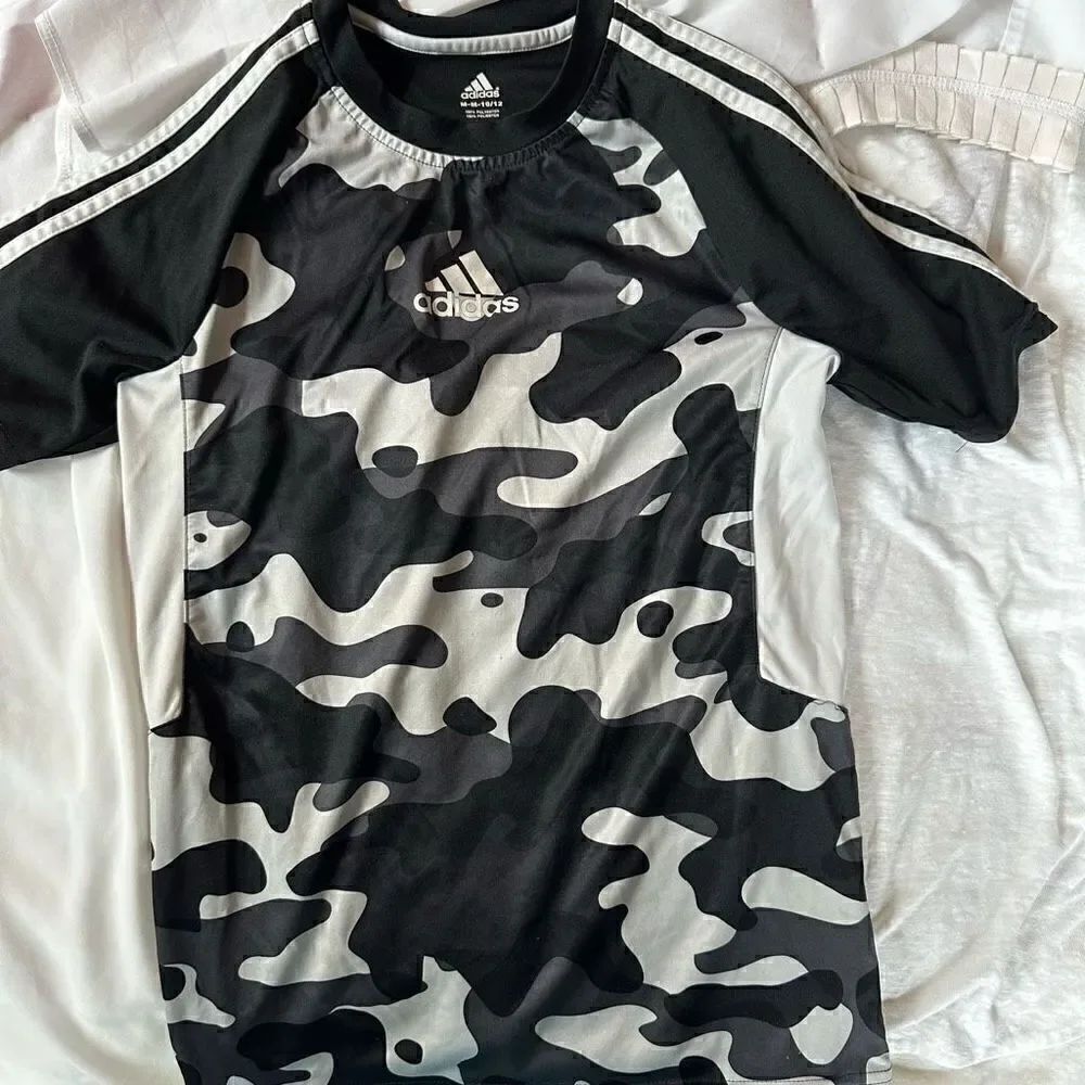 Adidas boys sports T-shirt size 10